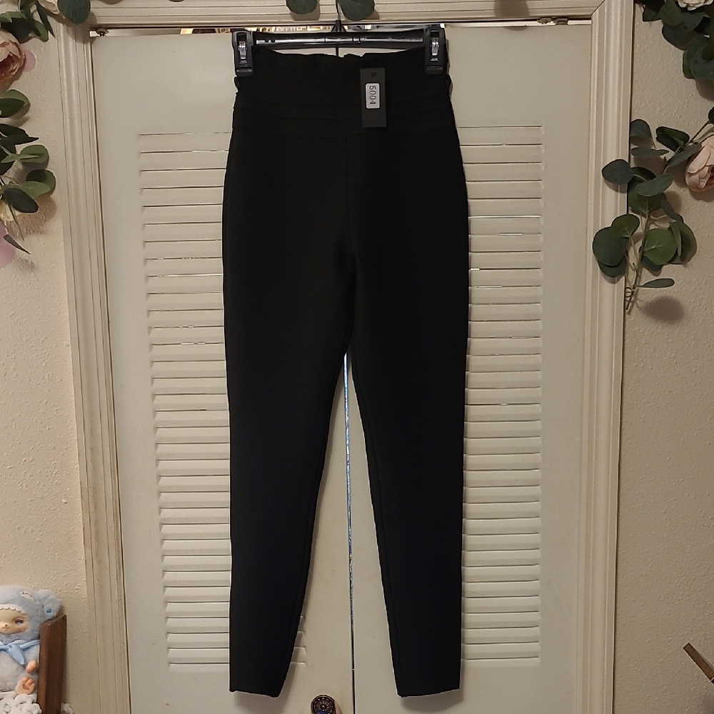 Hot Miami Styles Black Waist Hugging Leggings